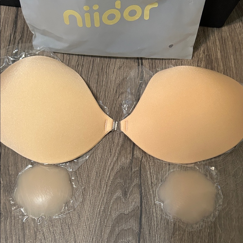 Niidor Fabric Strapless Adhesive Bra